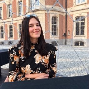 Alicia, Babysitter à Incourt