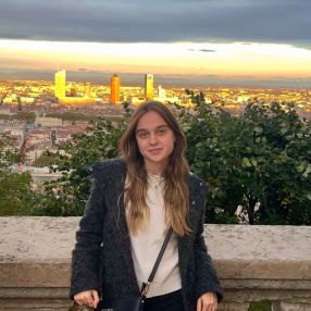 Alexandra, Babysitter à Anderlues