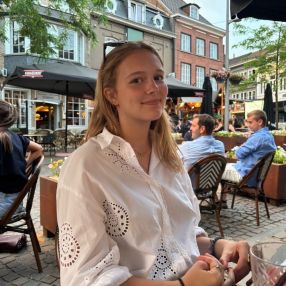 Olivia, Babysit in Meulebeke