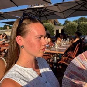 Hanne, Babysitter à Putte