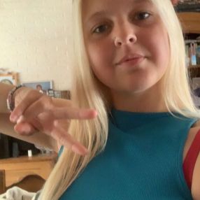 Adeline, Babysitter à Moeskroen