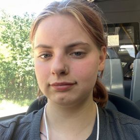 Nina, Babysitter à Maaseik
