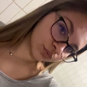 Linaya, Babysitter à Hastière