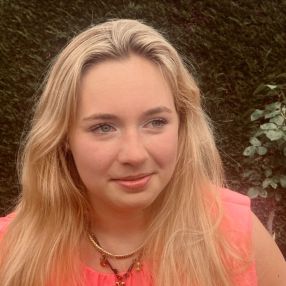 Anouk, Babysitter à Waregem