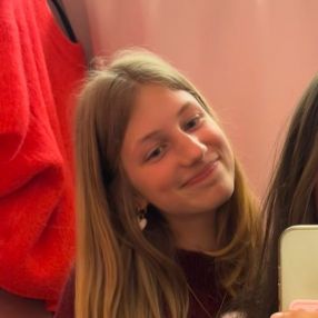 Joline, Babysitter in Oostkamp