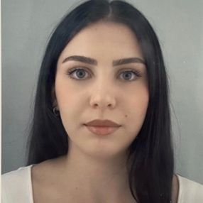 Medina, Babysitter à Ans