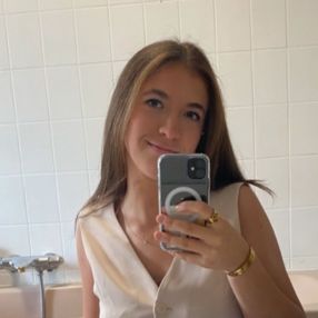 Léa, Babysitter à Éghezée