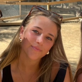 Femke, Babysitter à Beersel