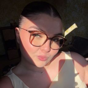 Celena, Babysitter à Colfontaine