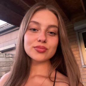 Lola, Babysitter à Chapelle-lez-Herlaimont