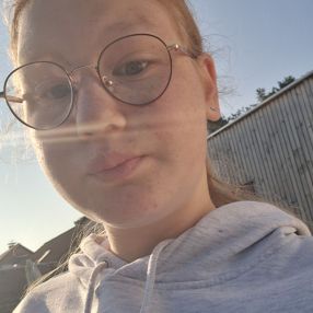 Caro, Babysit in Herselt