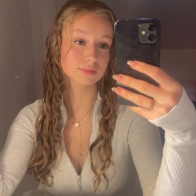 Kenza, Babysitter à Lobbes