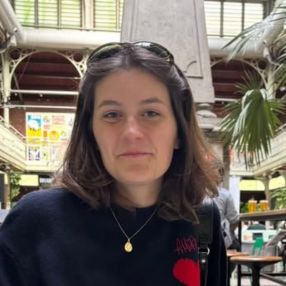 Apolline, Babysit in Châtelet
