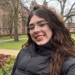 Laïse, Babysitter à Namen