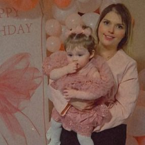 Angela, Babysitter à Charleroi
