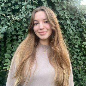DeeDee, Babysitter à Zwijndrecht