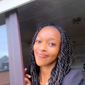 Nishimwe, Babysitter à Lier