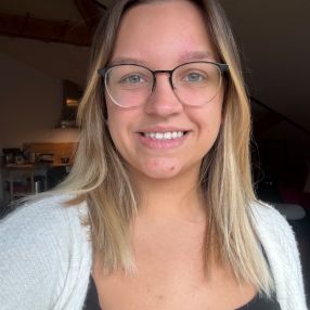 Helena, Babysitter à Herstal