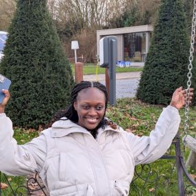 Achanit, Babysitter in Vilvoorde