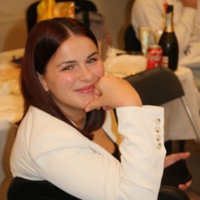 Butes Carvalho, Babysitter à Lasne