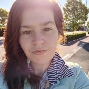 Evelijne, Babysitter à Menen