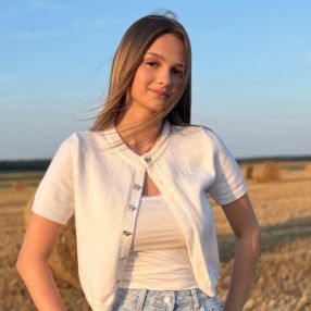 Milena, Babysitter à Erquelinnes
