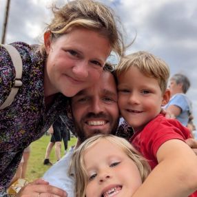Evi, Family in Gent