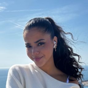 Rania, Babysitter à Landen