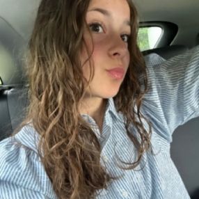 Olivia, Babysitter à Libramont-Chevigny