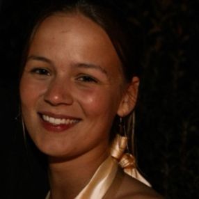 Louise, Babysitter in Roeselare