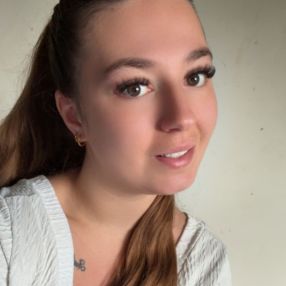 Cynthia, Babysit in Nijvel