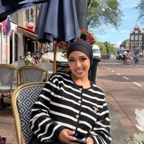 Fatima, Babysitter à Manage