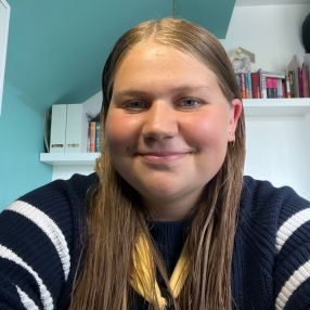 Lotte, Babysitter à Damme