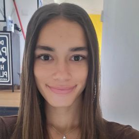 Taïs, Babysitter à Gembloers