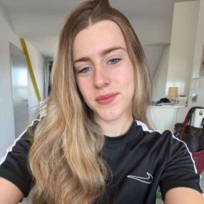 Britt, Babysit in Zoersel