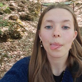 Eline, Babysitter à Putte