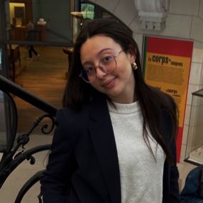 Aya, Babysitter à Waregem