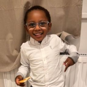 Nora Selina, Gezin in Brussel