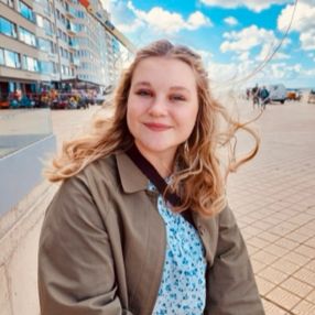Lana, Babysitter in Lommel