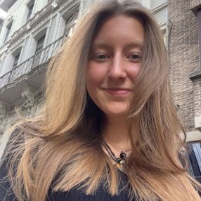 Laure, Babysitter à Sint-Niklaas