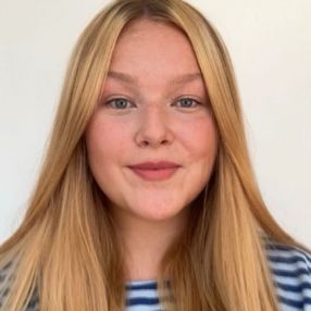 Merel, Babysitter à Nieuwerkerken