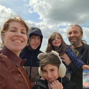 Tara, Gezin in Oostende