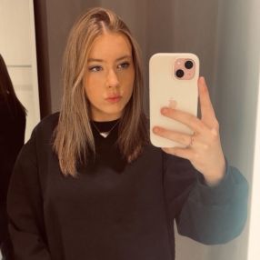 Fee, Babysitter à Balen