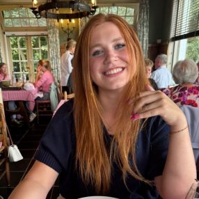 Lotte, Babysitter à Oostkamp