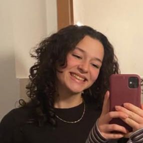 Chloé, Babysitter à Jemeppe-sur-Sambre