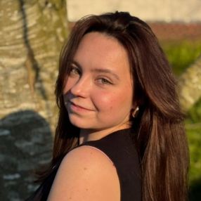 Théa, Babysitter à Fontaine-l'Évêque