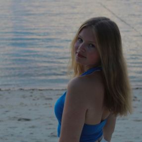 Héléna, Babysitter à Mettet