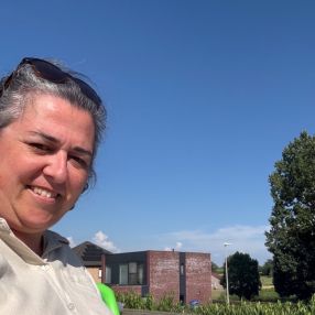 Evi, Babysitter à Heers