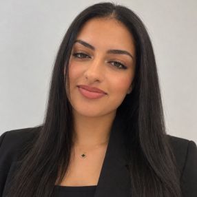 Sara, Babysitter à La Louvière