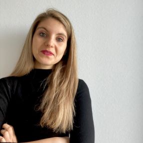 Lara, Gezin in Brussel
